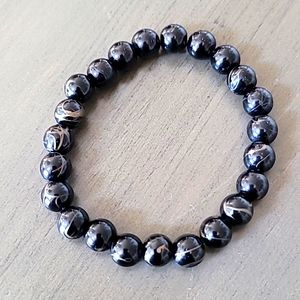 Unisex glass bead stretch Bracelet. OS. Black and gold color.